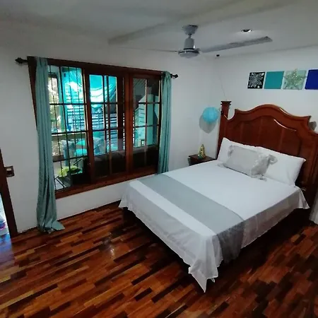 La Paz Manuel Antonio